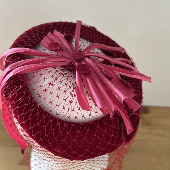Cap-ette Fascinator Vtg 50s Berry/Mauve Velvet Halo w Netting Hat Union Made - Picture 6 of 10